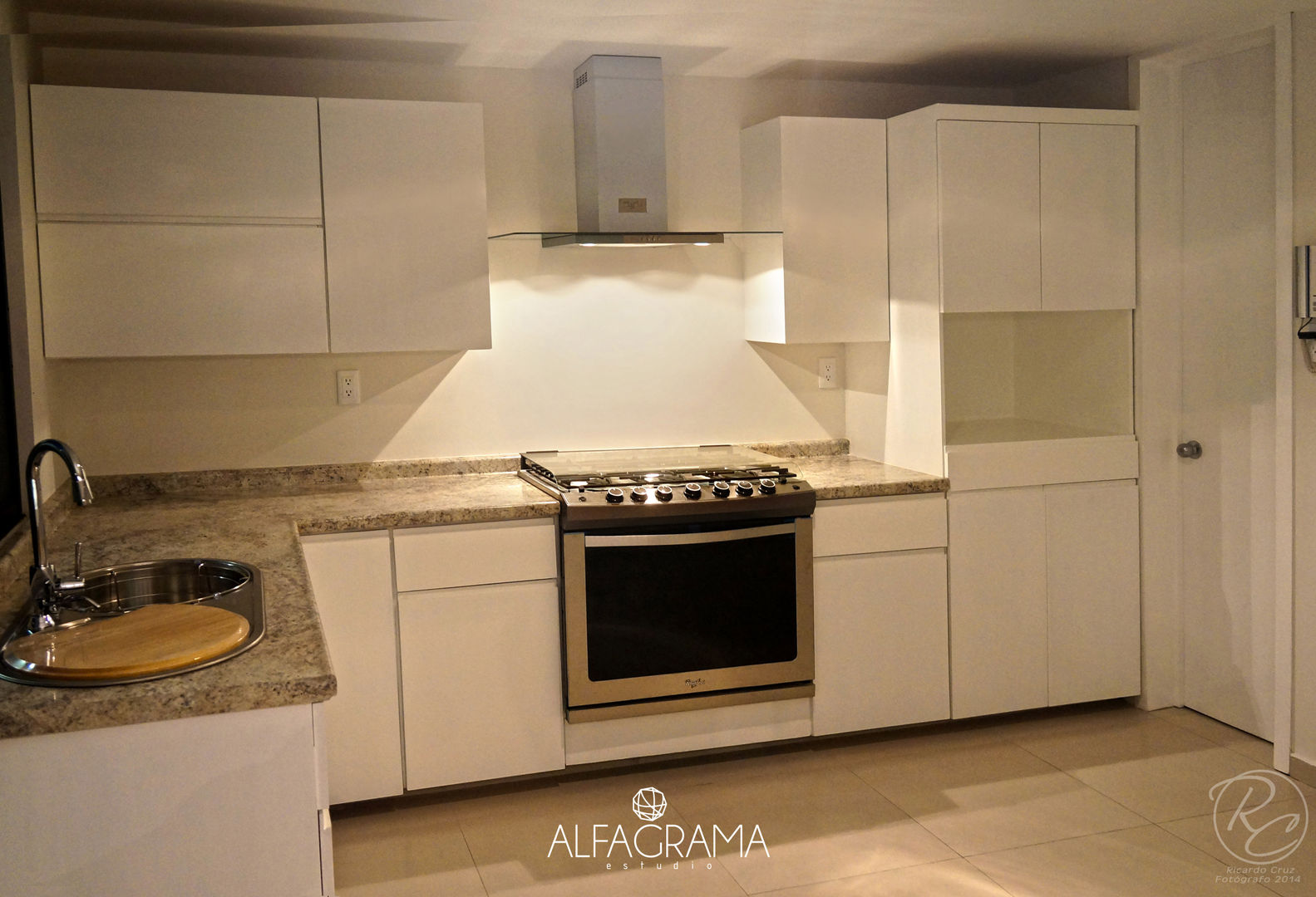 Cocina Alfagrama estudio Cocinas de estilo moderno