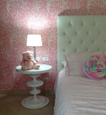 Habitación rosa Monica Saravia Habitaciones para niños de estilo moderno