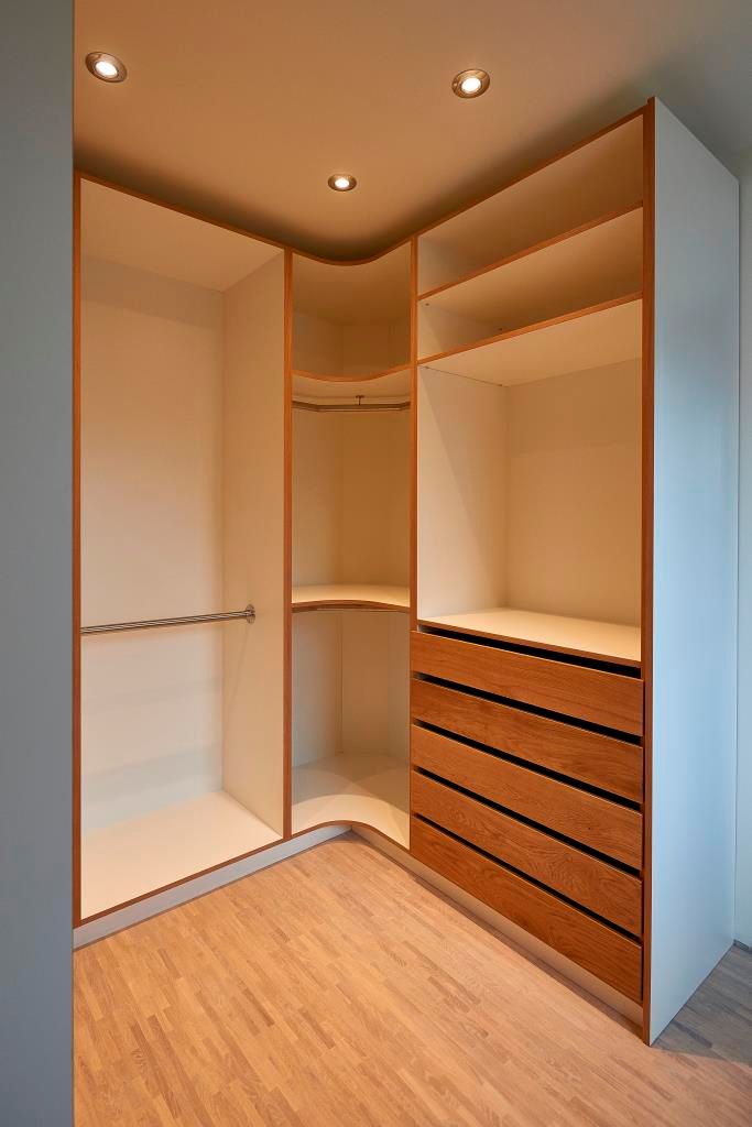 Kleiderschrank begehbar, ARTfischer Die Möbelmanufaktur. ARTfischer Die Möbelmanufaktur. Modern style dressing rooms Engineered Wood Transparent