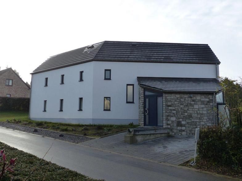 Maison passive à Bonneville, Bureau d'Architectes Desmedt Purnelle Bureau d'Architectes Desmedt Purnelle منازل