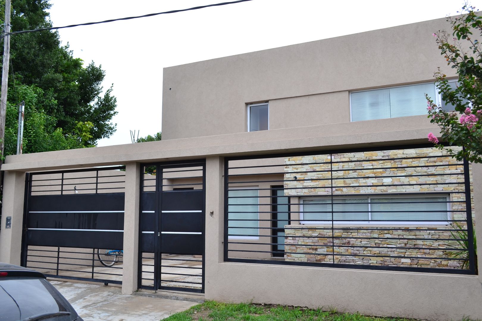 Frente epb arquitectura Casas modernas: Ideas, imágenes y decoración