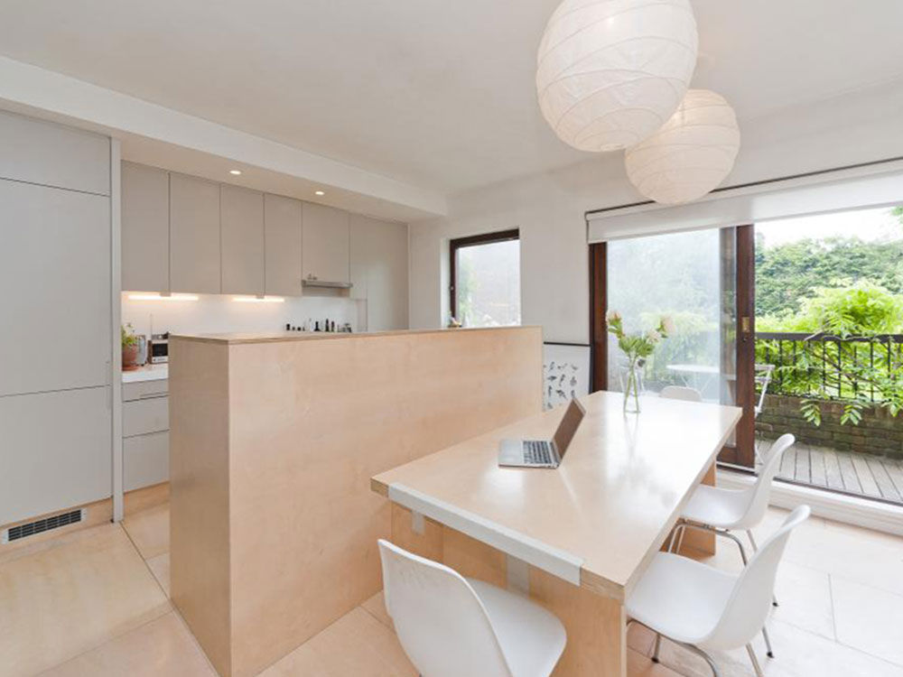 Kitchen and dining space homify Cucina minimalista Legno Effetto legno