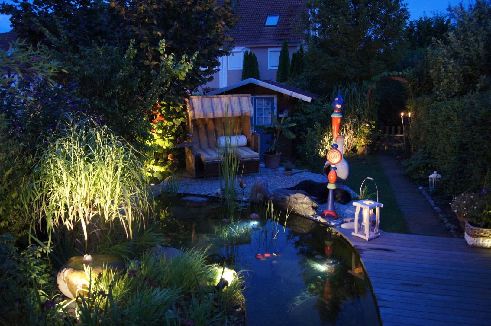 Reihenhausgarten mit Teich, dirlenbach - garten mit stil dirlenbach - garten mit stil Jardines de estilo escandinavo