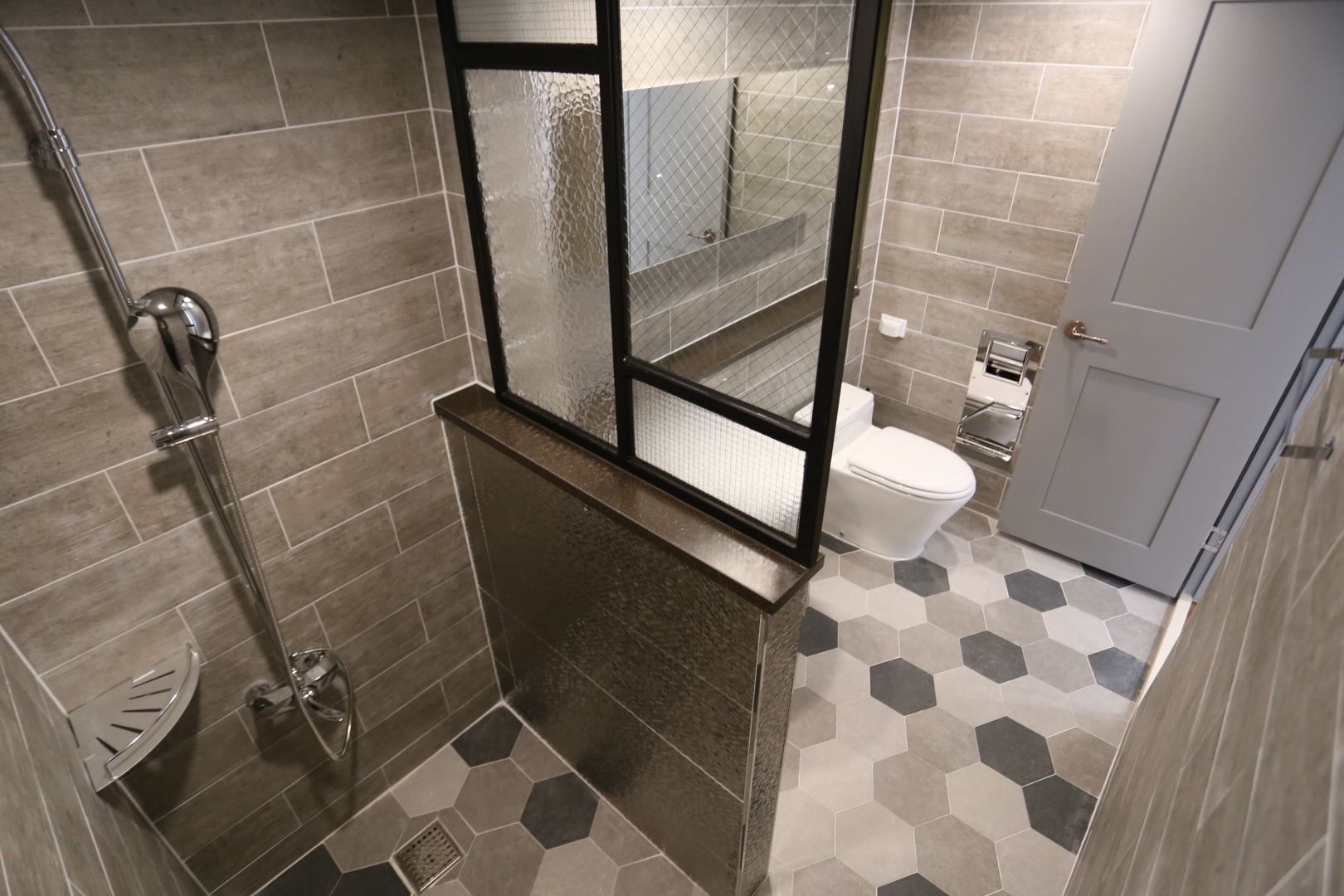 성주동 프리빌리지2차, 디자인세븐 디자인세븐 Phòng tắm phong cách hiện đại