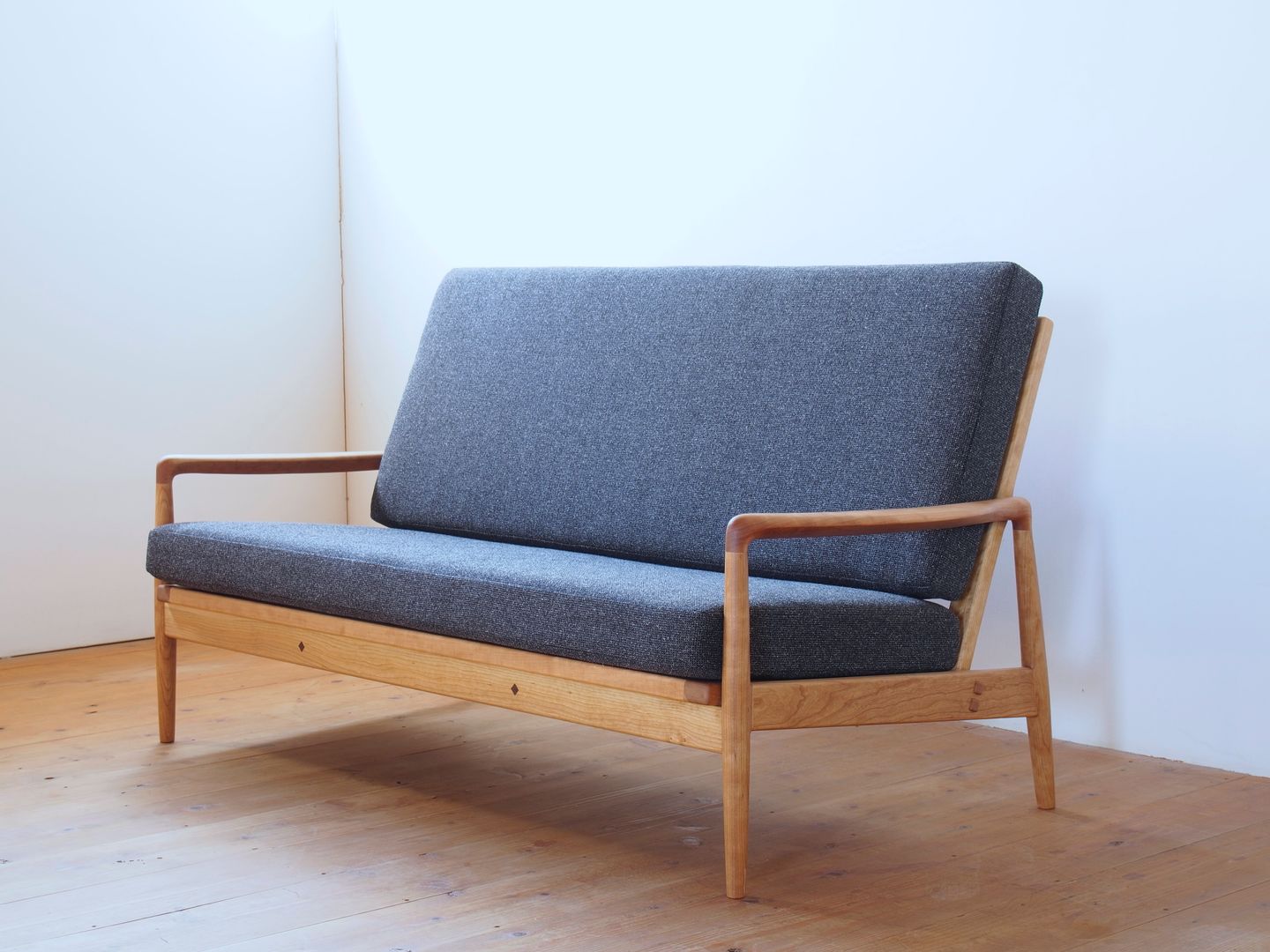 ソファ, BELKA BELKA Salones escandinavos Madera Acabado en madera Sofás y sillones