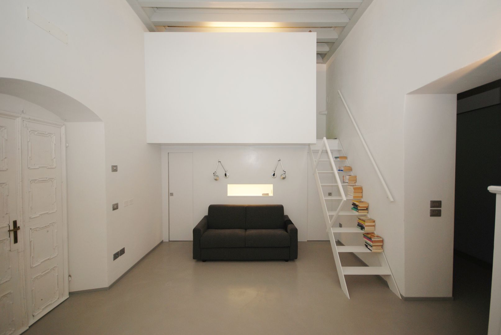 Appartamento privato - Rovereto, masetto snc masetto snc Minimalist corridor, hallway & stairs