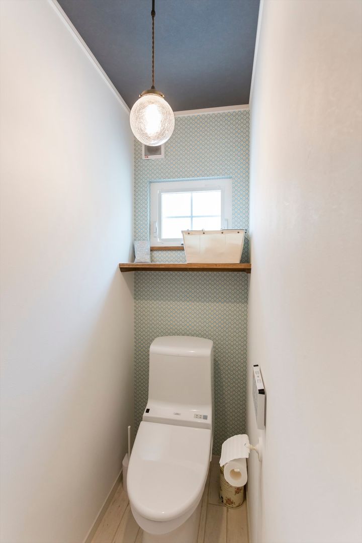 LDKにキッズスペースのあるプロヴァンススタイルの家, JUST JUST Scandinavian style bathroom