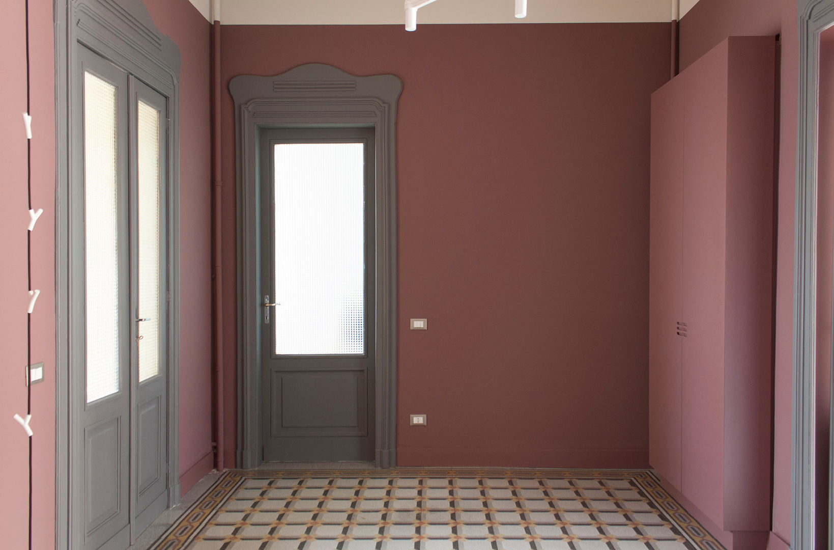 Casa Fenoglio, hom Architetti hom Architetti Modern Corridor, Hallway and Staircase