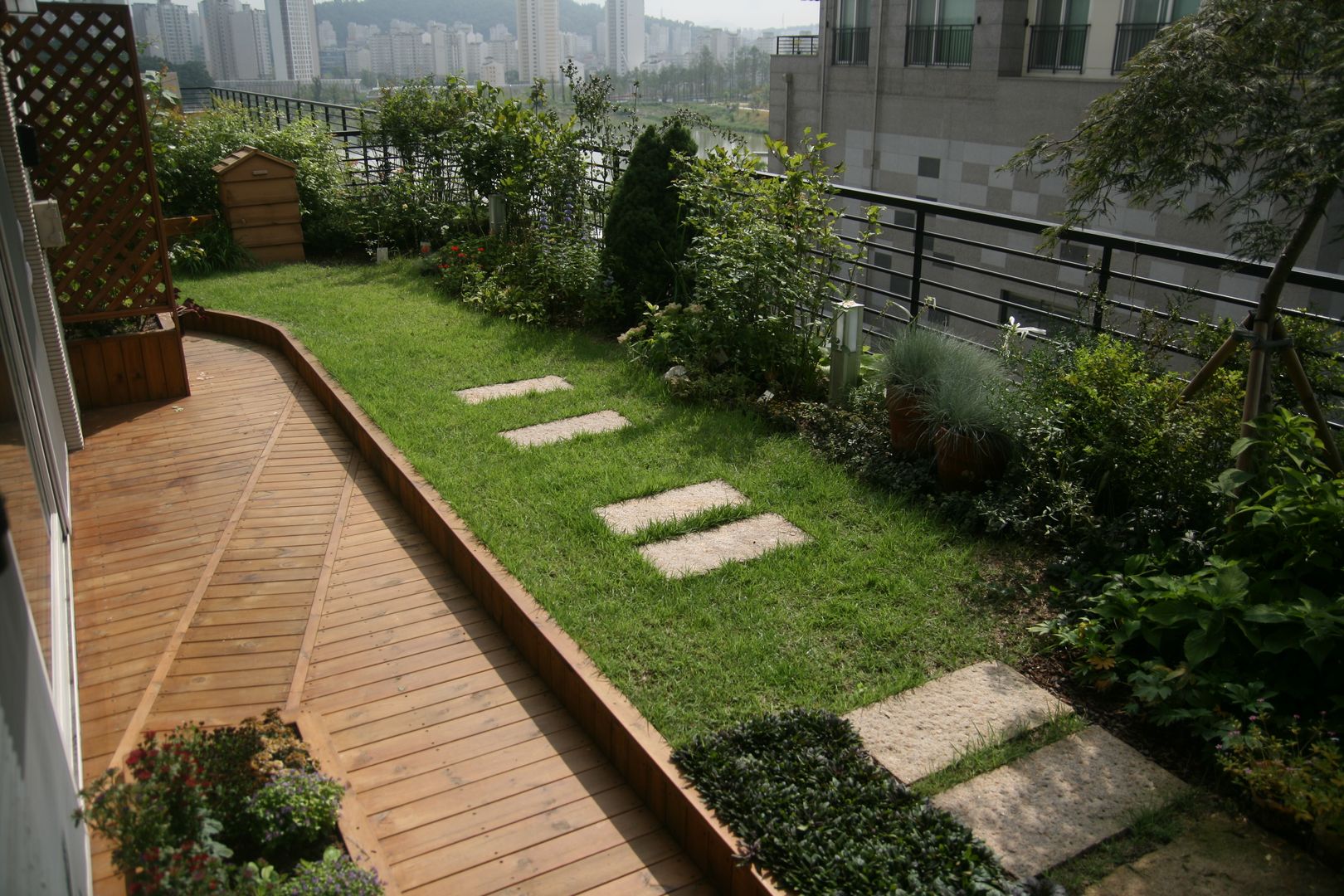 에일린의 뜰, 푸르네 푸르네 Jardines de estilo moderno