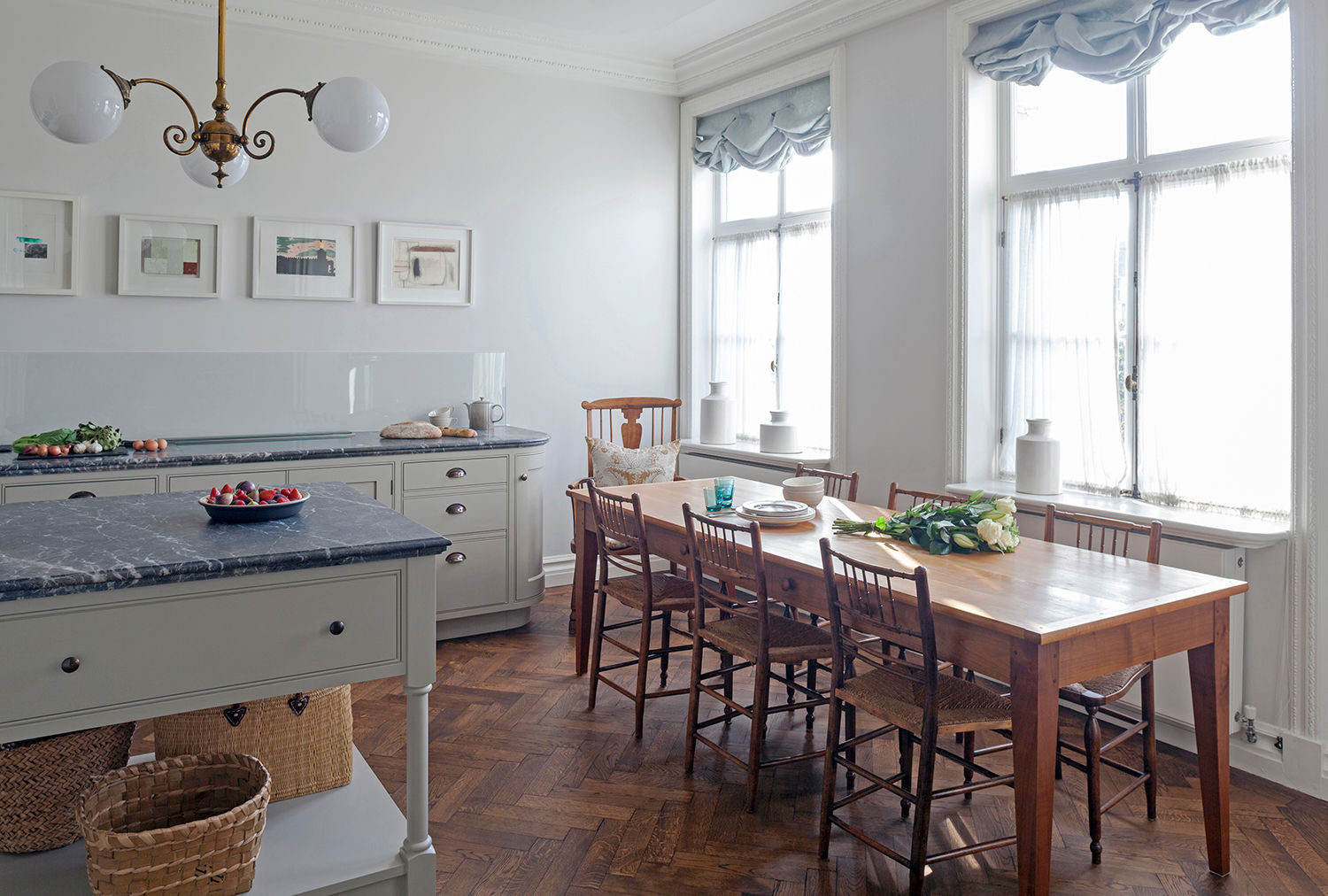 ​The kitchen at the Mansfield Street Apartment Nash Baker Architects Ltd ห้องครัว