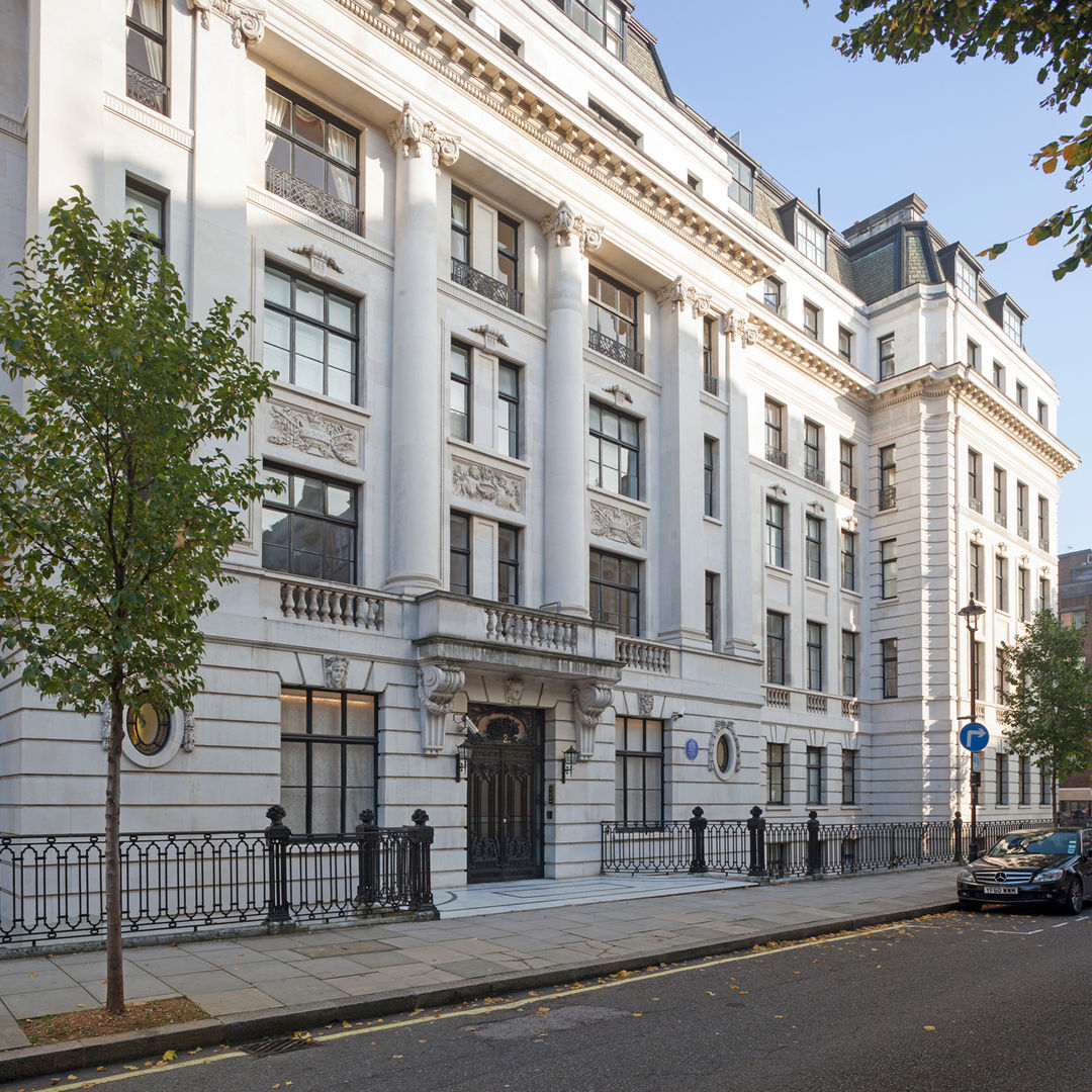 The Exterior ​of the Mansfield Street Apartment. Nash Baker Architects Ltd منازل حجر