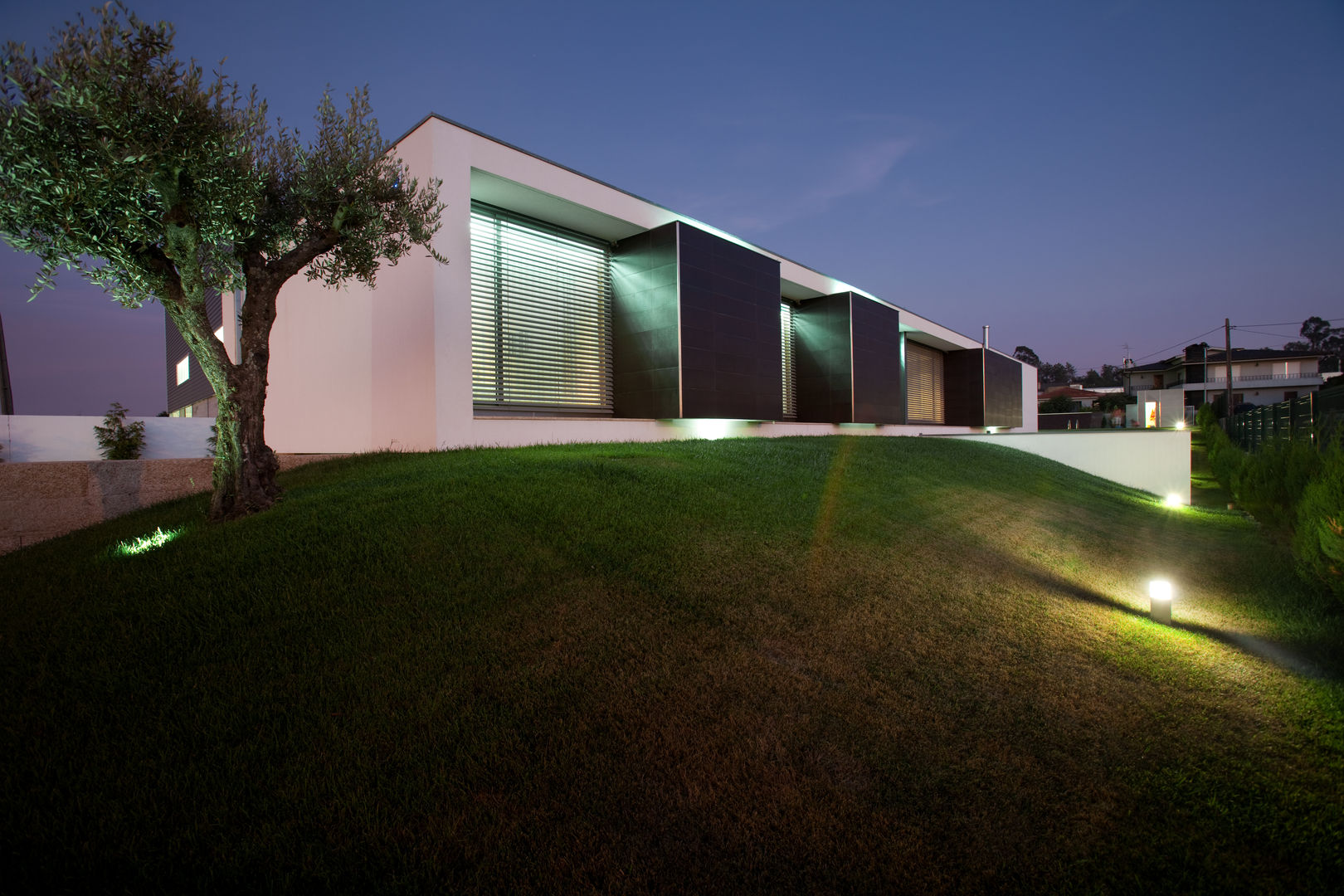 casa na Trofa aaph, arquitectos lda. Casas modernas Plantar,Propriedade,Construção,Céu,Lote de terra,Sombra,lar,Grama,Superfície da estrada,Área residencial