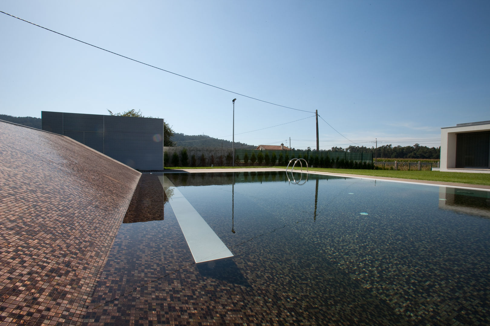 casa na Trofa, aaph, arquitectos lda. aaph, arquitectos lda. Piscinas de estilo moderno