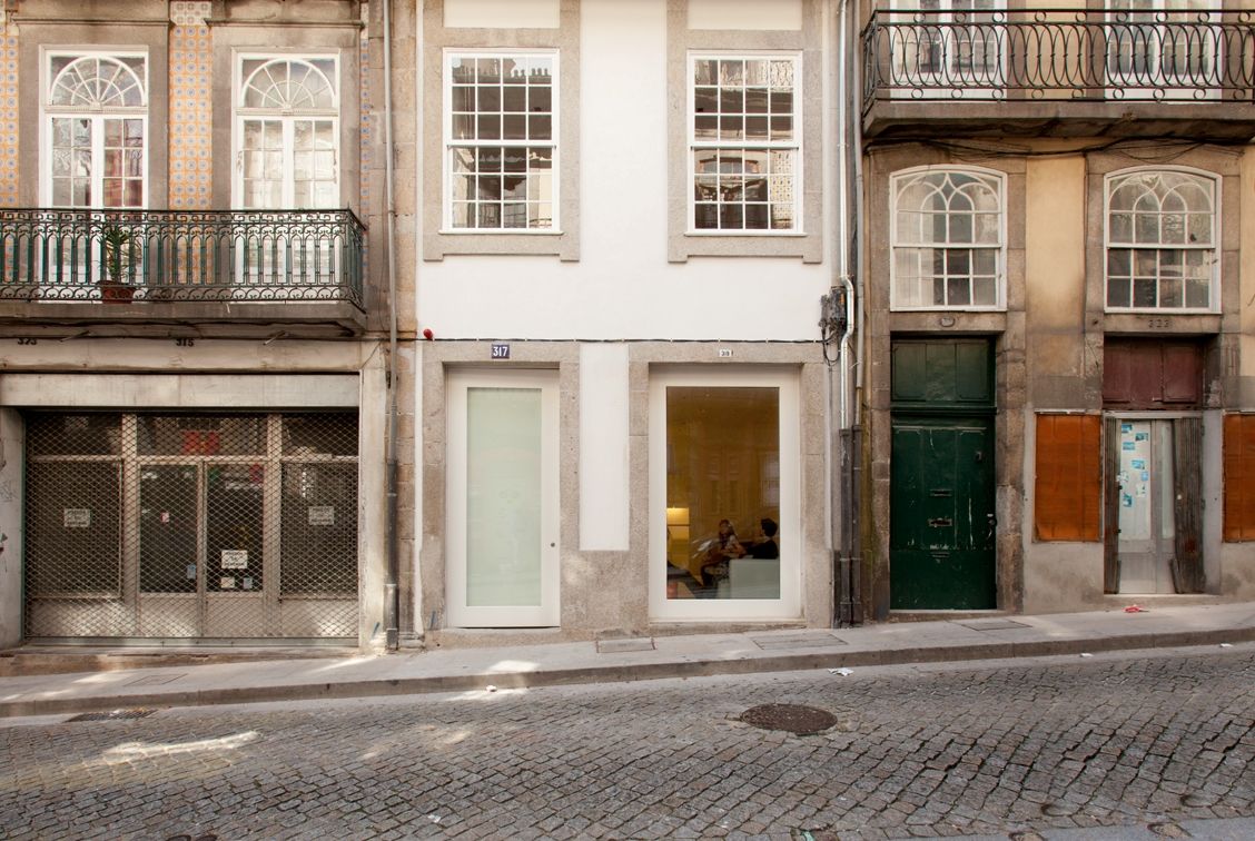 Porto Lounge Hostel, aaph, arquitectos lda. aaph, arquitectos lda. Casas modernas