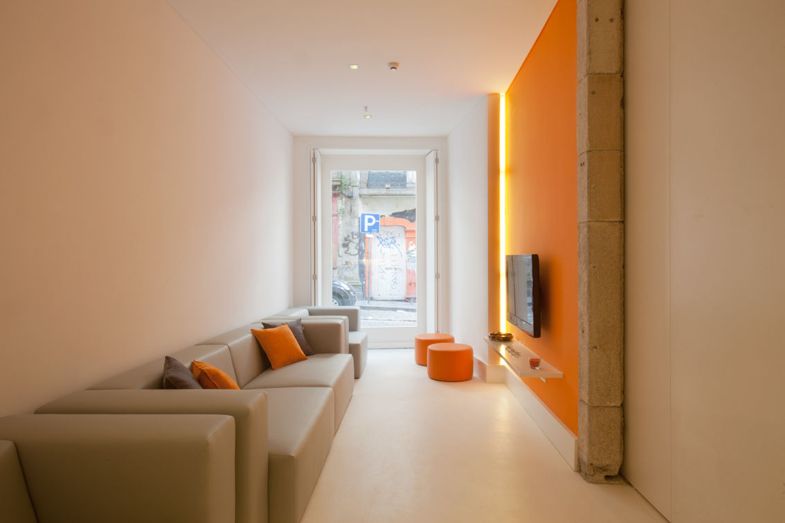 Porto Lounge Hostel, aaph, arquitectos lda. aaph, arquitectos lda. Modern Living Room