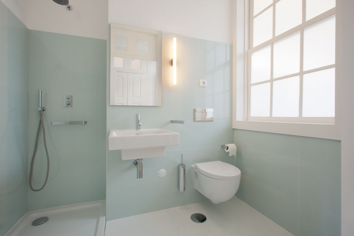 Porto Lounge Hostel, aaph, arquitectos lda. aaph, arquitectos lda. Modern bathroom