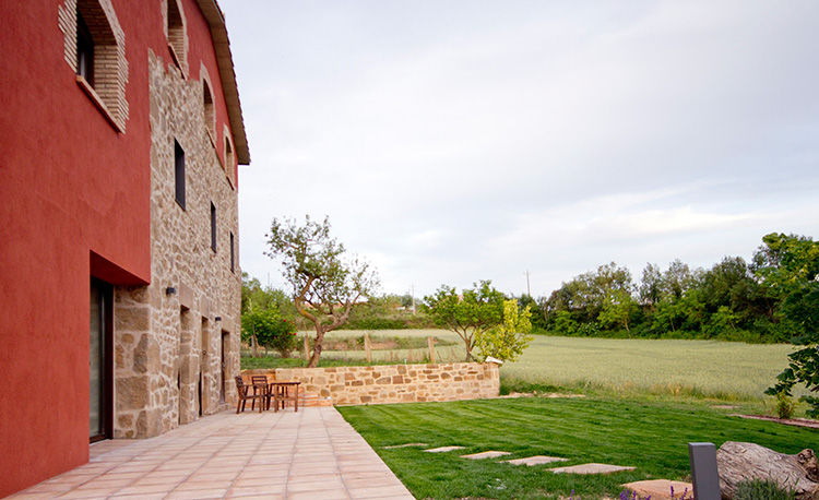 Masia sobre una codinera, Feu Godoy Arquitectura Feu Godoy Arquitectura Casas de estilo rural