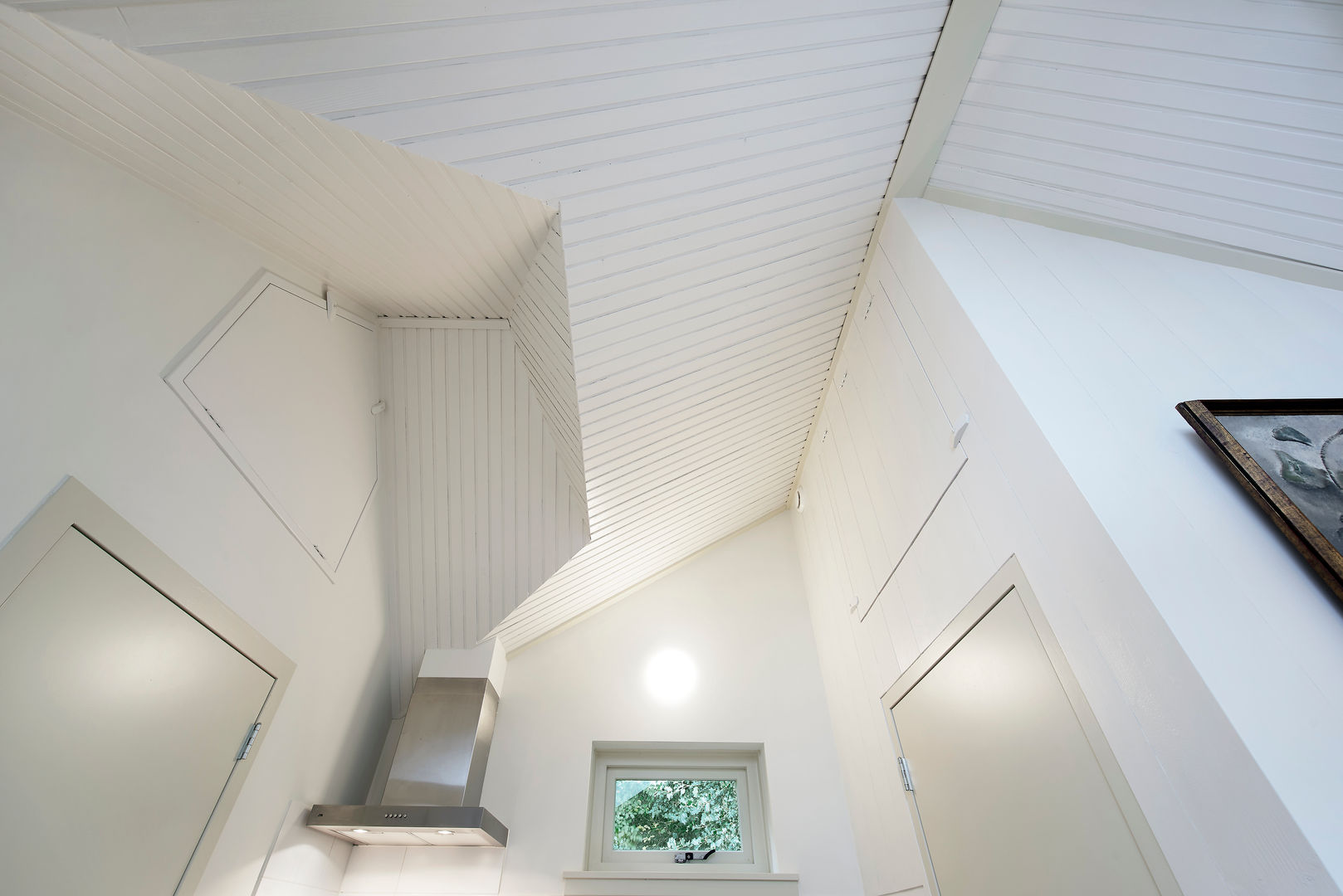 Keuken en het effect van de aansluiting van de schuine daken Architectenbureau Vroom Landelijke keukens