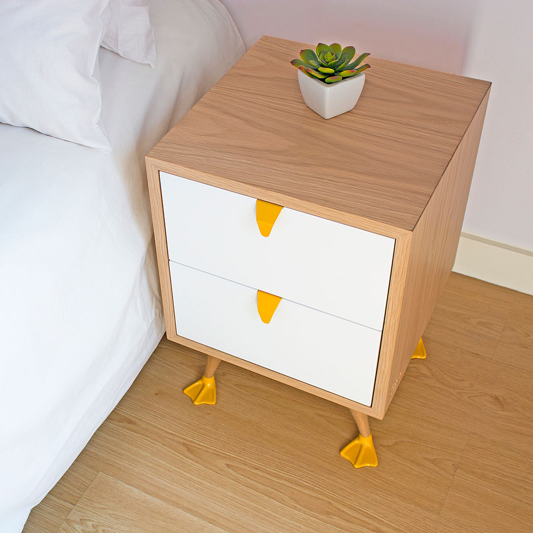 Tio - end table homify Cuartos de estilo escandinavo Mesitas de noche