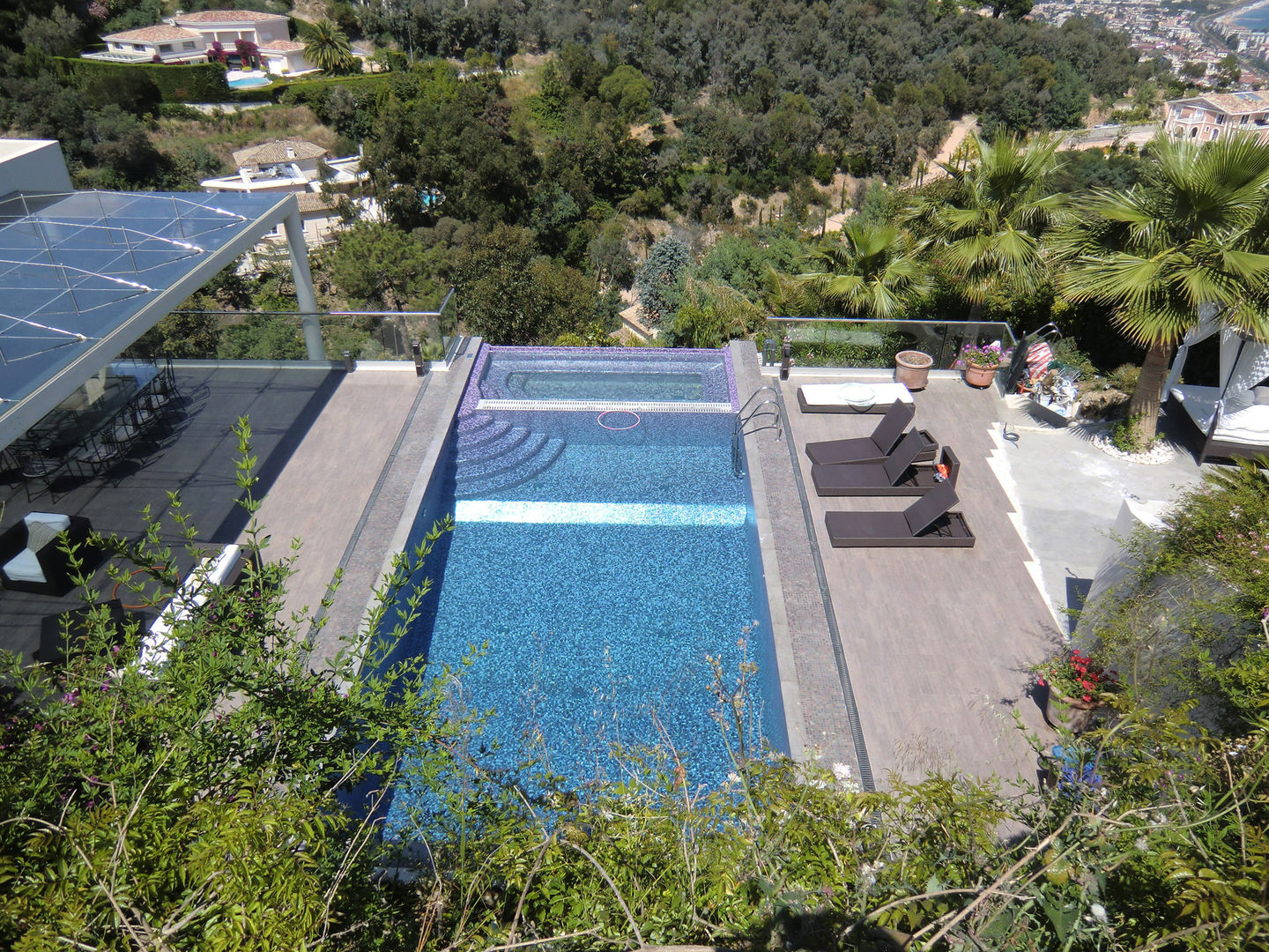 Piscina e tettoia in vetro (Cannes / France), GA-DeSIGN | gep studio di g. venuta & c. s.a.s. GA-DeSIGN | gep studio di g. venuta & c. s.a.s. モダンスタイルの プール