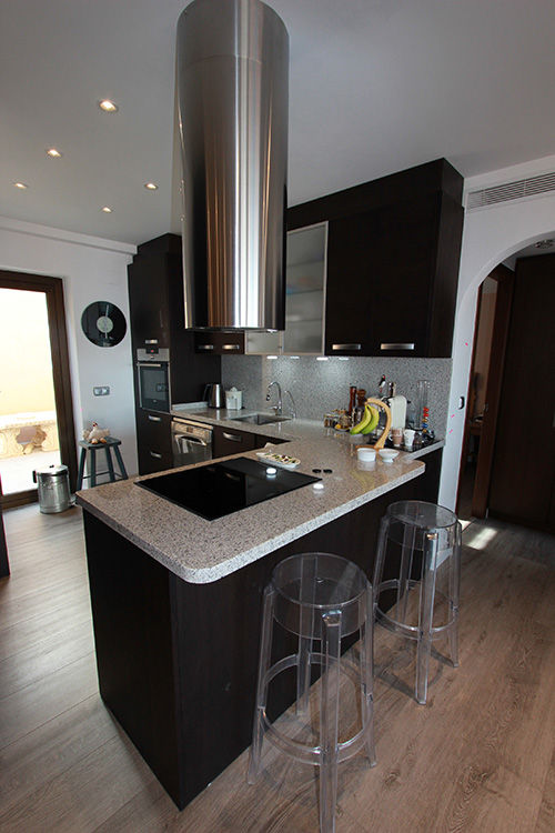 Reforma de vivienda con etiqueta de eficiencia energética A (Gran Alacant, Santa Pola), Novodeco Novodeco 北欧デザインの キッチン