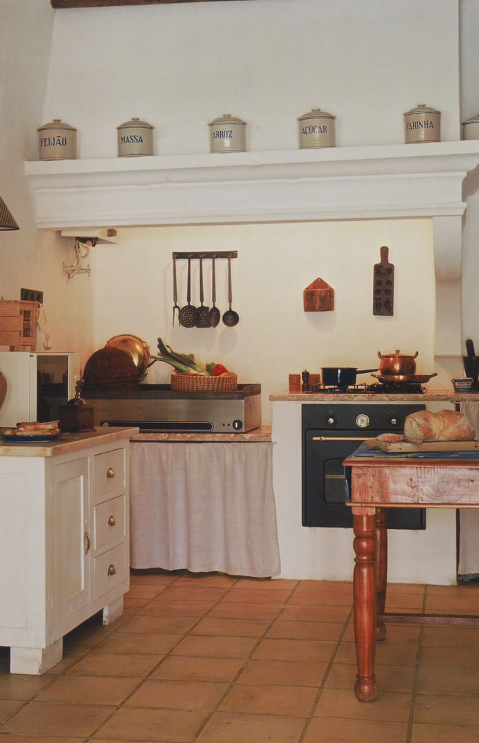 Mora, Stoc Casa Interiores Stoc Casa Interiores Rustic style kitchen