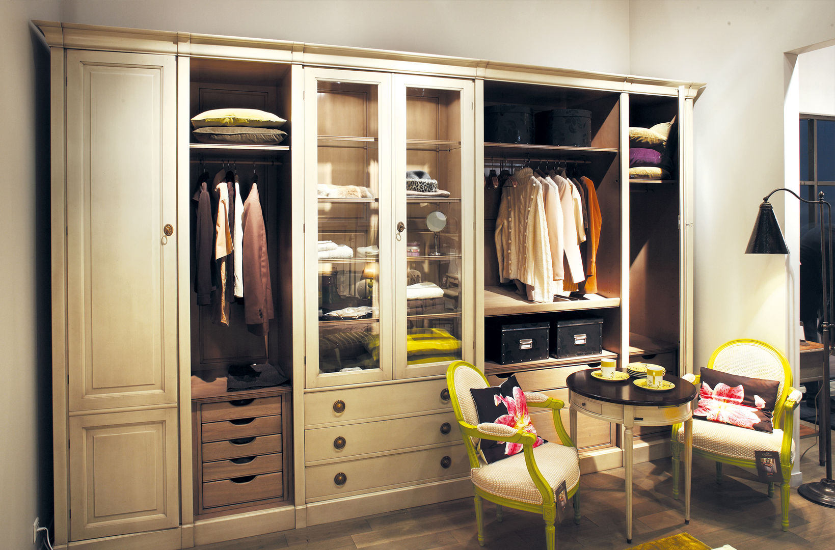 MI VESTIDOR GRANGE, Grange México Grange México Modern dressing room Solid Wood Multicolored