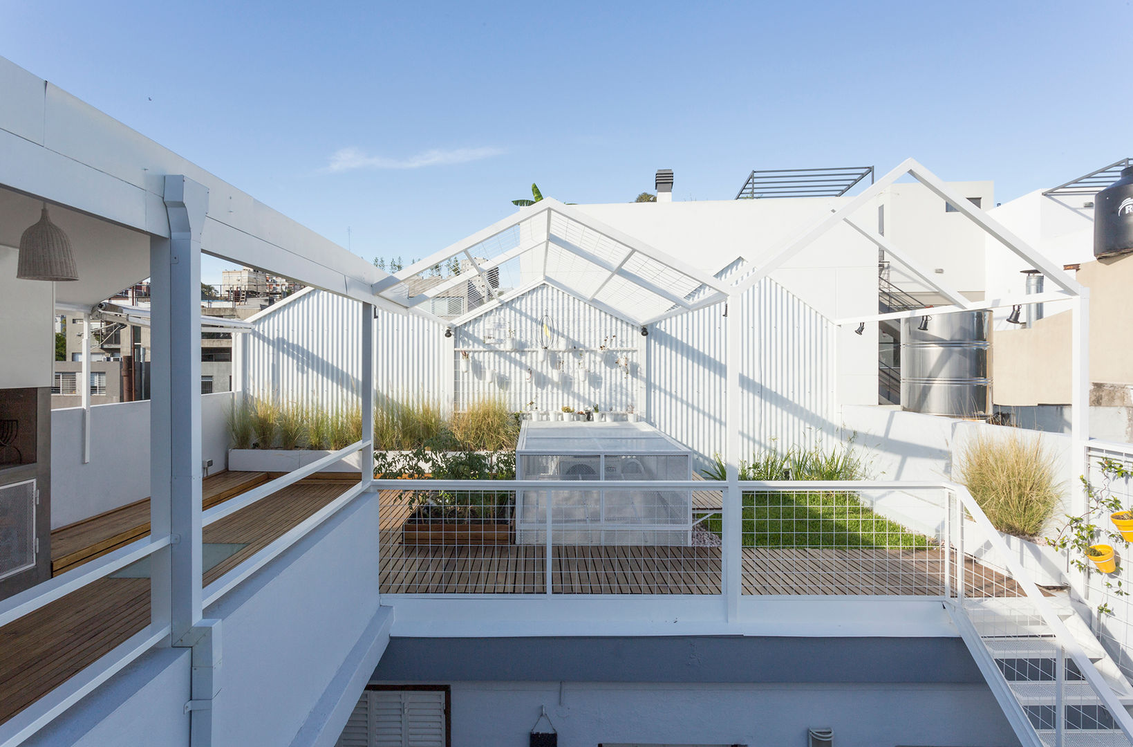 VIVIENDA UNIFAMILIAR MG, Marantz Arquitectura Marantz Arquitectura Modern style balcony, porch & terrace