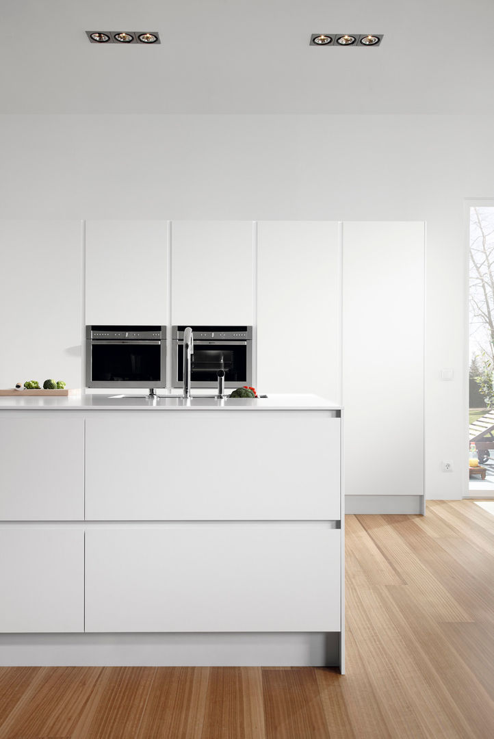 SERIE 45 Blanco Polar_Isla, VIVESPACIO VIVESPACIO Cocinas de estilo moderno