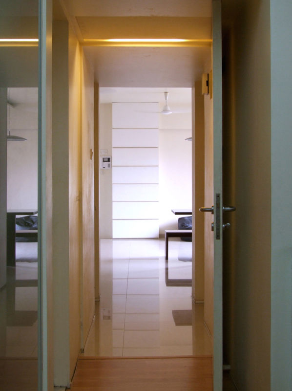 Passage The White Room Minimalist corridor, hallway & stairs