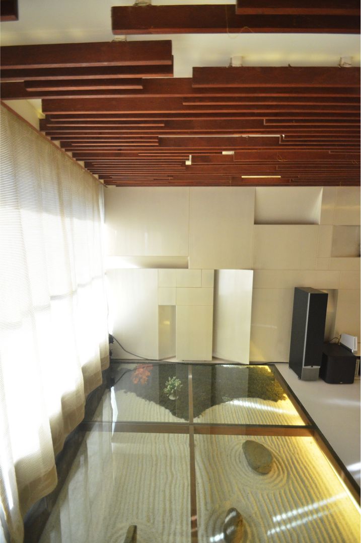 Zen Garden , glass floor The White Room Minimalist living room