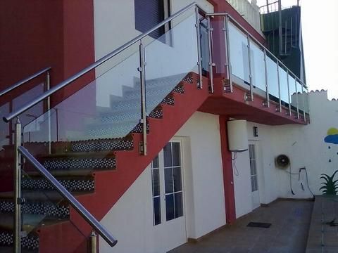 MODELO GLASS , POSAINOX, CA POSAINOX, CA Balcones y terrazas modernos Accesorios y decoración