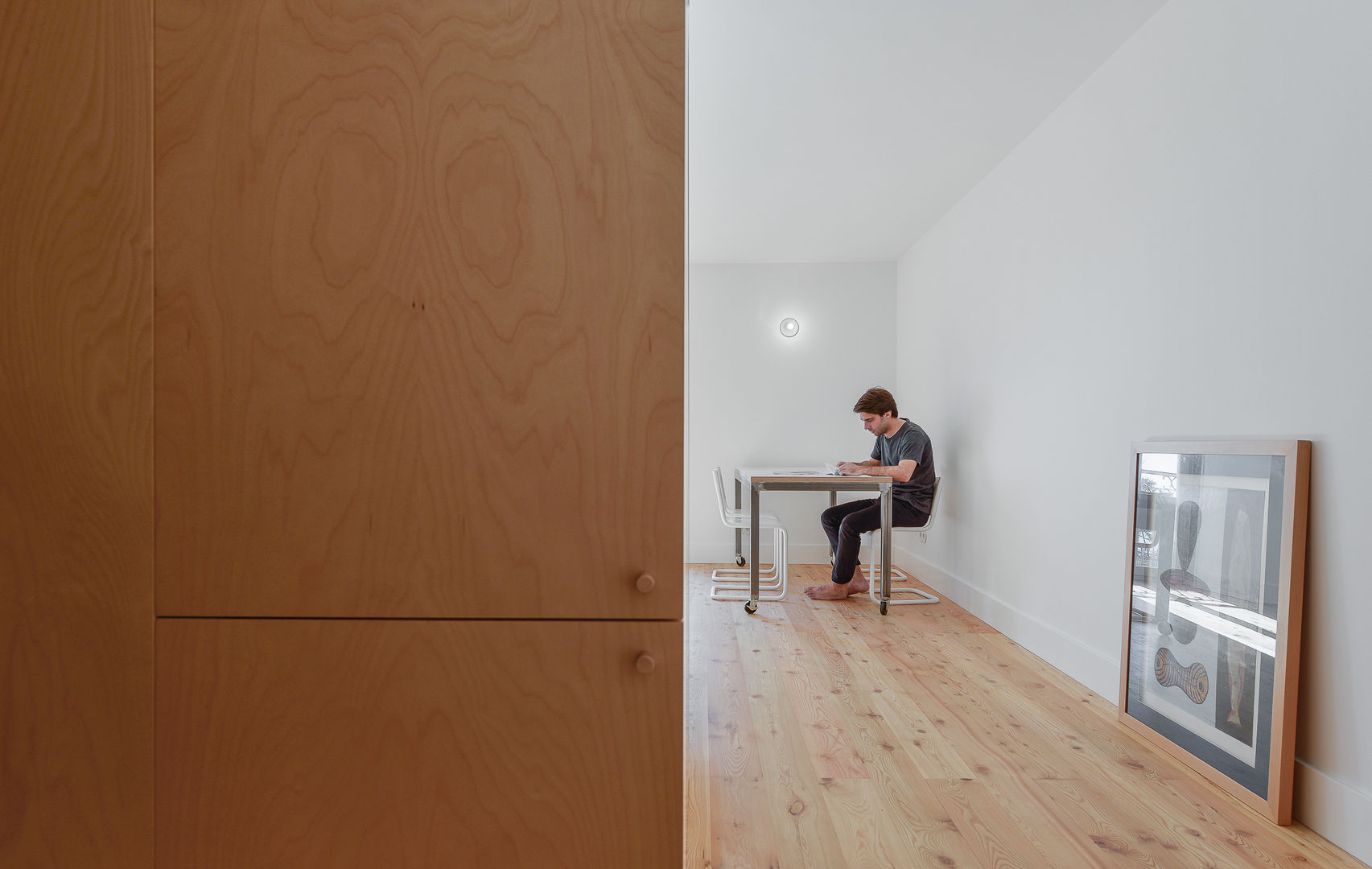 House in Bica do Sapato by ARRIBA, Ricardo Oliveira Alves Photography Ricardo Oliveira Alves Photography Minimalist dressing room