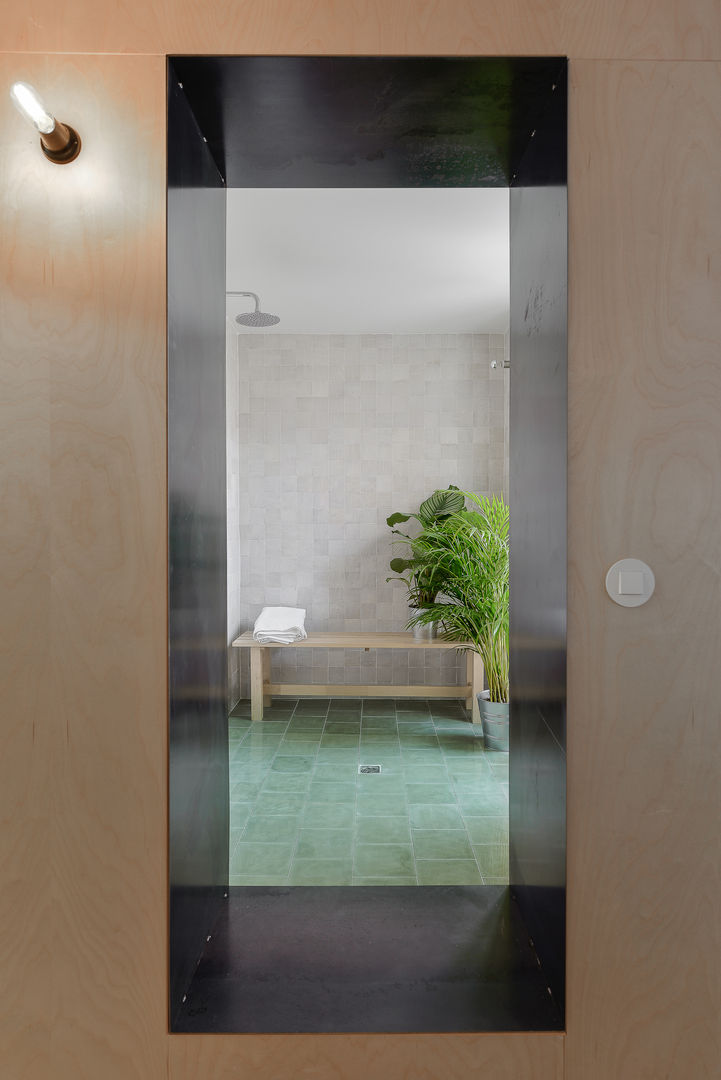 House in Bica do Sapato by ARRIBA, Ricardo Oliveira Alves Photography Ricardo Oliveira Alves Photography Minimalist style bathroom