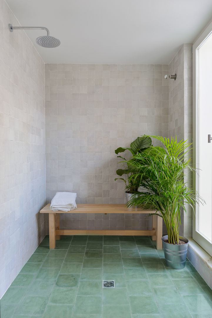 House in Bica do Sapato by ARRIBA, Ricardo Oliveira Alves Photography Ricardo Oliveira Alves Photography Minimal style Bathroom