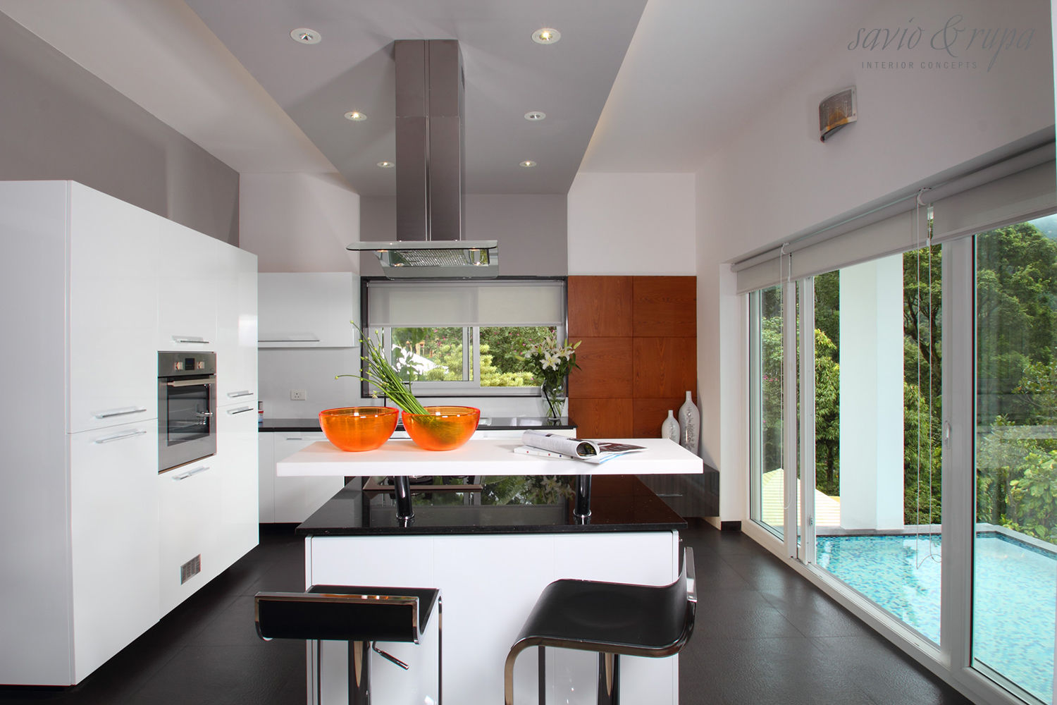 Misty Haven Villa, Savio and Rupa Interior Concepts Savio and Rupa Interior Concepts Moderne keukens