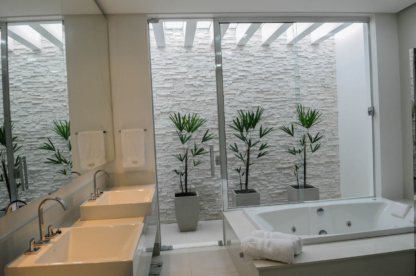 Residência AVS, A/ZERO Arquitetura A/ZERO Arquitetura Modern bathroom