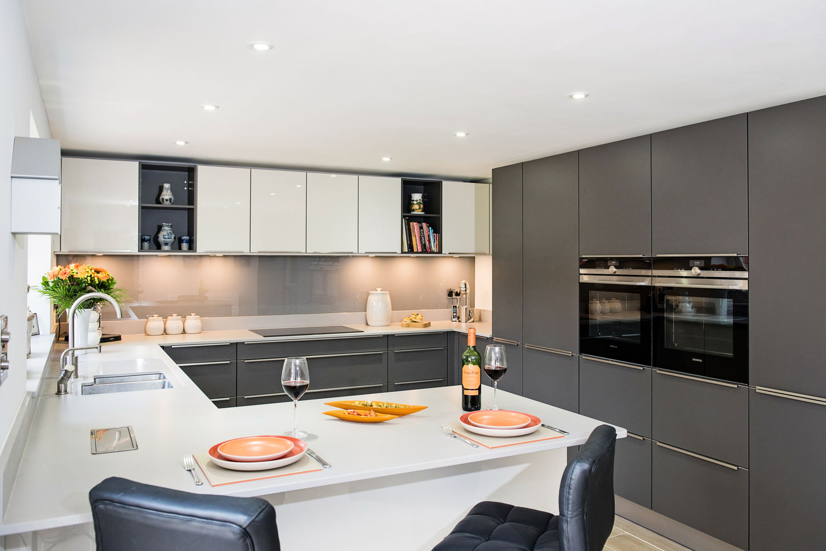 Mr & Mrs H, Kitchen, Byfleet Village, Surrey Raycross Interiors Modern kitchen raycross interiors,kitchens surrey,silestone worktops,glass splashbacks,siemens appliances,induction hob,design,supply,install