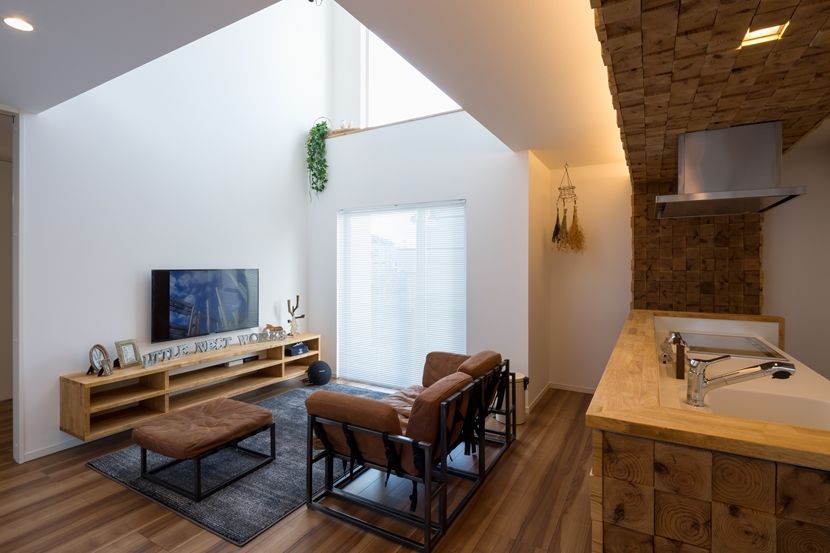 仲良し家族がつくる家, LITTLE NEST WORKS LITTLE NEST WORKS Modern living room لکڑی Wood effect