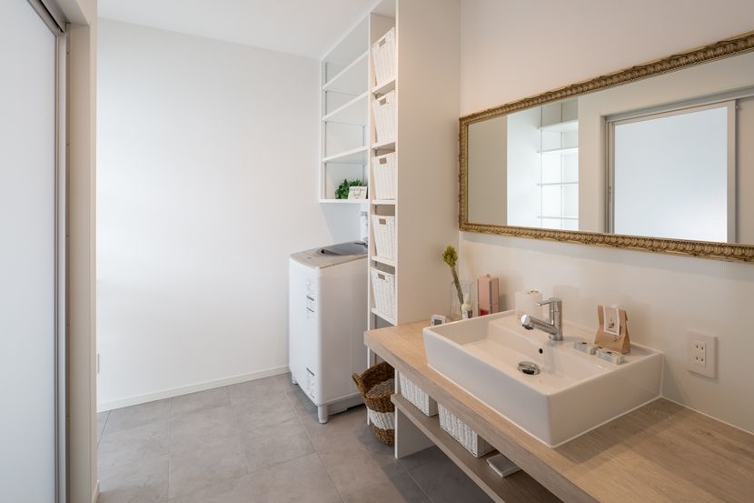 仲良し家族がつくる家, LITTLE NEST WORKS LITTLE NEST WORKS Modern bathroom