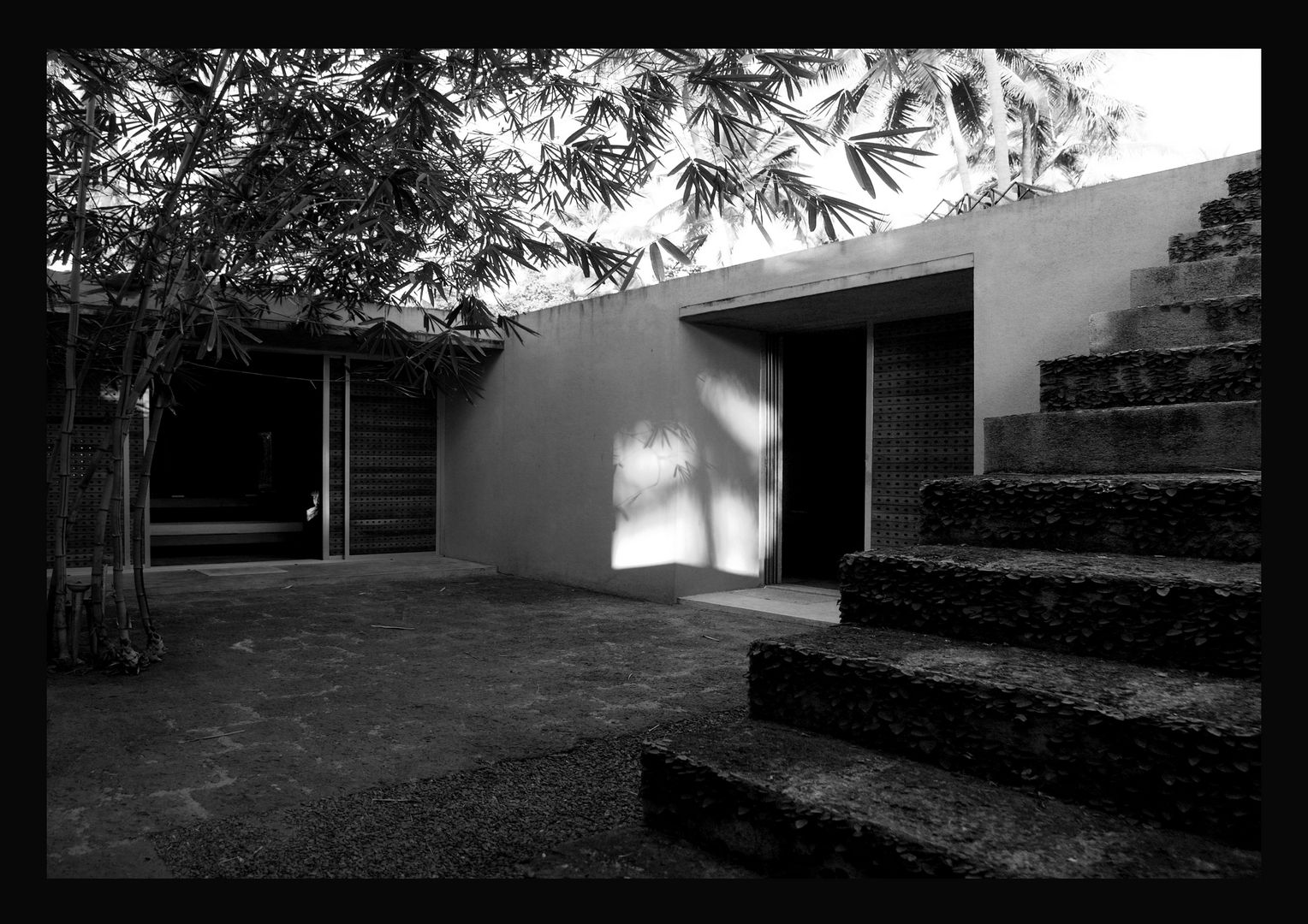 Courtyard GDKdesigns Minimalist house