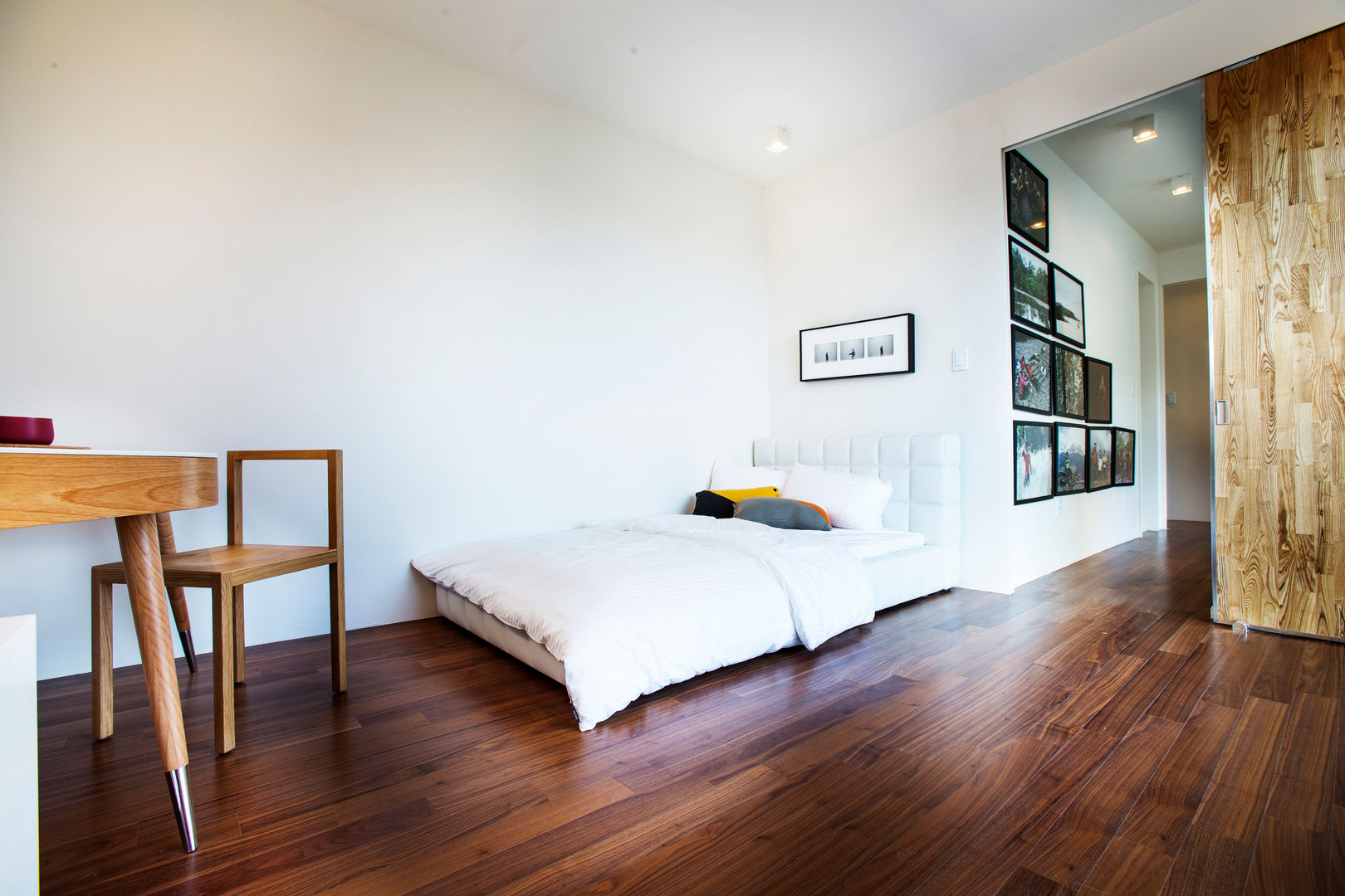 김병만 한글주택 , 한글주택(주) 한글주택(주) Modern style bedroom