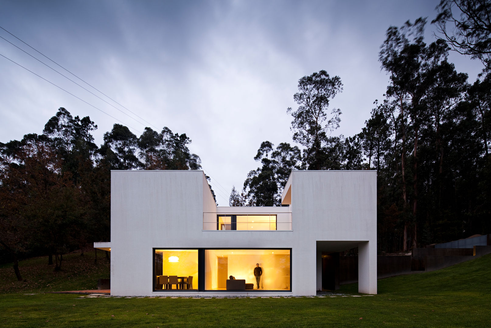 House in Barcelos, Portugal, Rui Grazina Architecture + Design Rui Grazina Architecture + Design Vườn phong cách tối giản