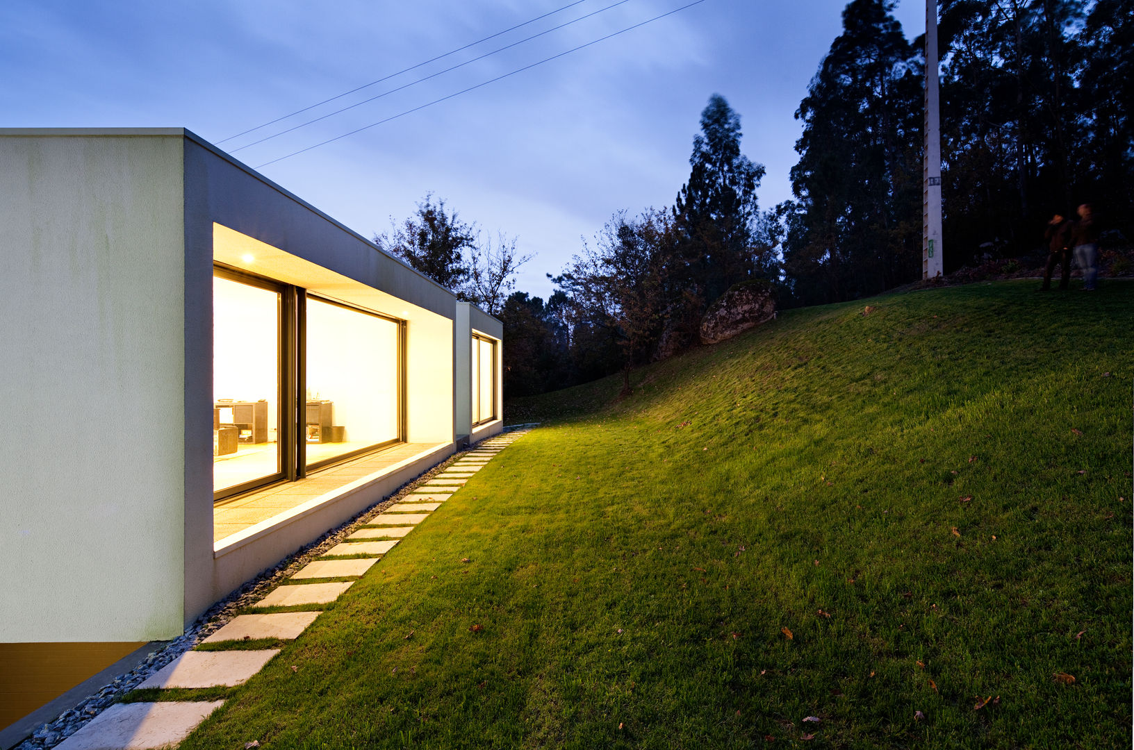 House in Barcelos, Portugal, Rui Grazina Architecture + Design Rui Grazina Architecture + Design 庭院