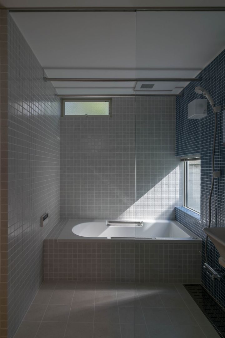 通り庭の家, 株式会社エキップ 株式会社エキップ Ванная комната в стиле минимализм