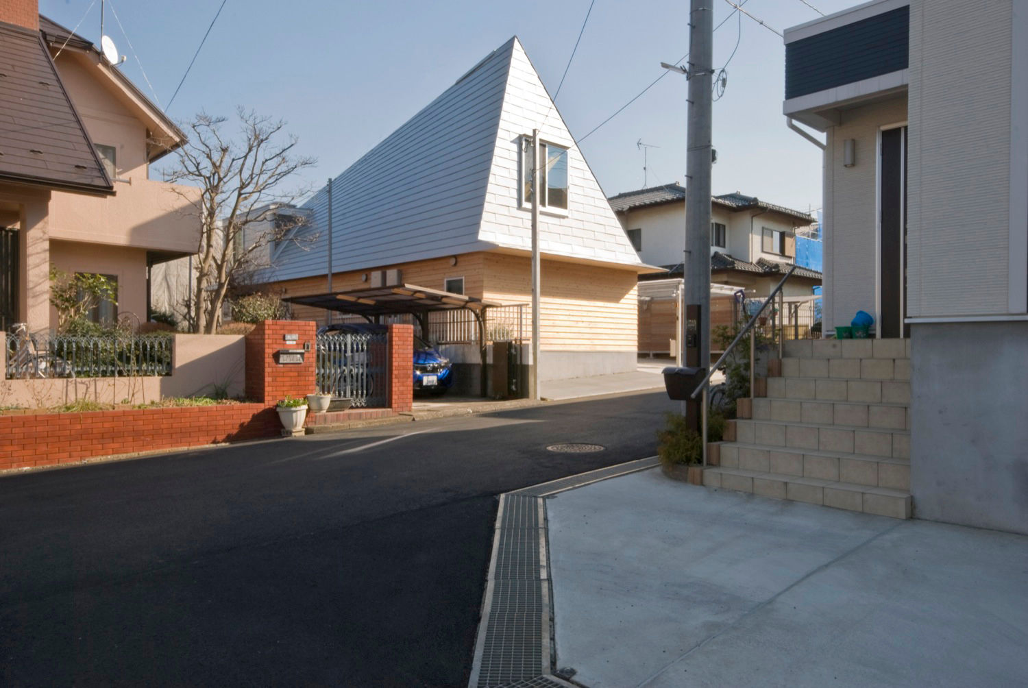 柏の平屋 ねじれ屋根のせ, 千田建築設計 千田建築設計 房子 木頭 Wood effect