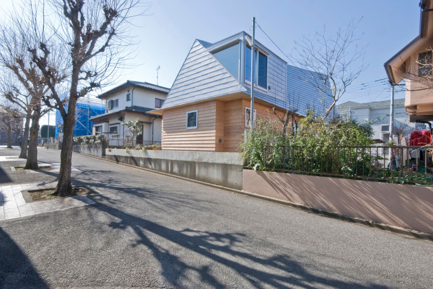 柏の平屋 ねじれ屋根のせ, 千田建築設計 千田建築設計 บ้านและที่อยู่อาศัย ไม้ Wood effect