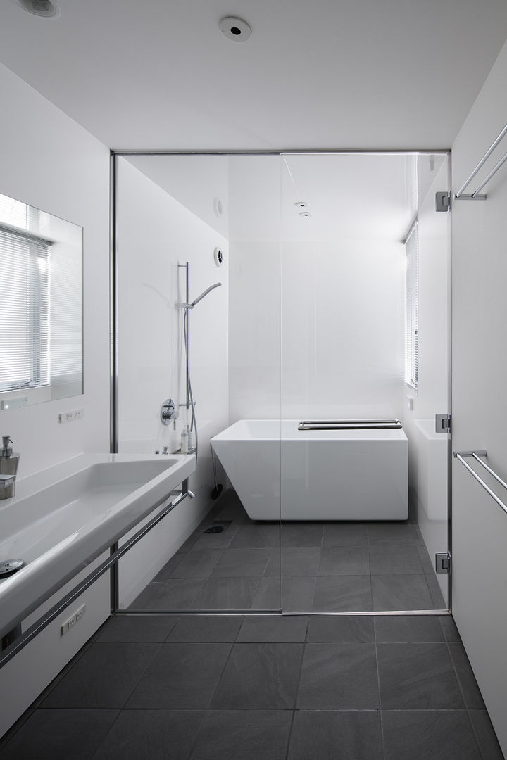 Ｎ-65, プラスアトリエ一級建築士事務所 プラスアトリエ一級建築士事務所 Modern style bathrooms