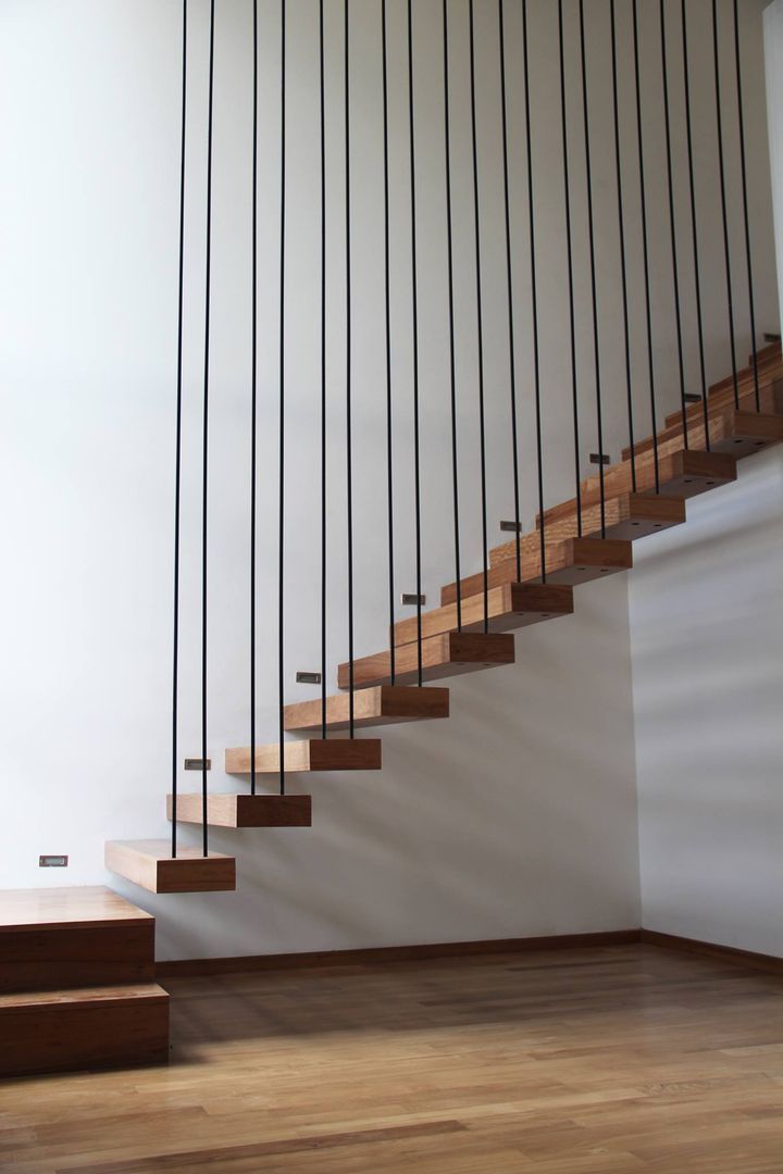 DI - Escalera en incienzo, Estudio .m Estudio .m Pasillos, vestíbulos y escaleras modernos Madera Acabado en madera