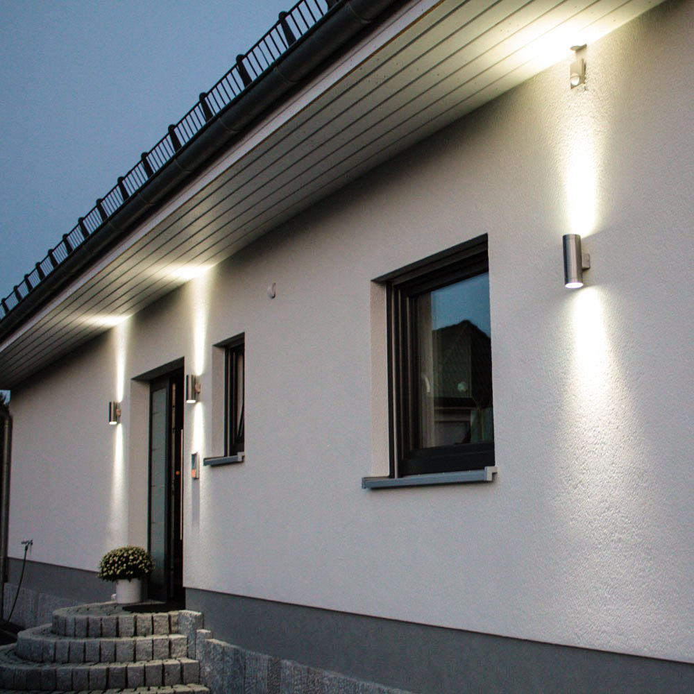 s.LUCE Steel homify Moderner Balkon, Veranda & Terrasse Metall Aussen-Wandleuchte,Up&Down,Beleuchtung